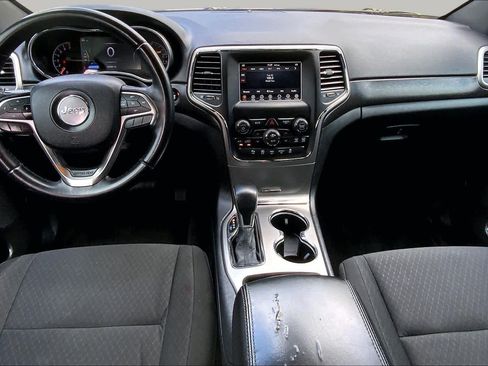 Used 2018 Jeep Grand Cherokee Laredo RWD image 16