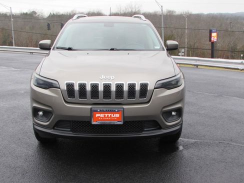 Used 2019 Jeep Cherokee Latitude w/ Cold Weather Group image 2