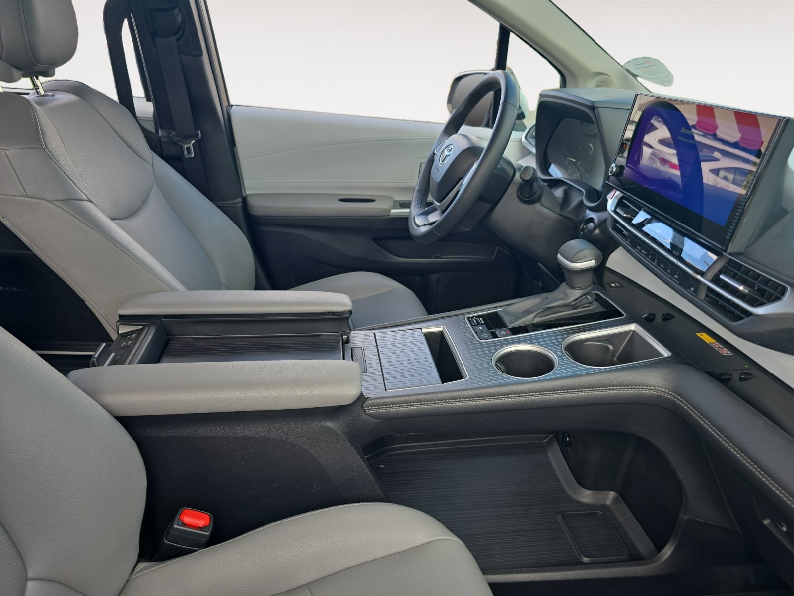 Certified 2026 Toyota Sienna XLE FWD image 15