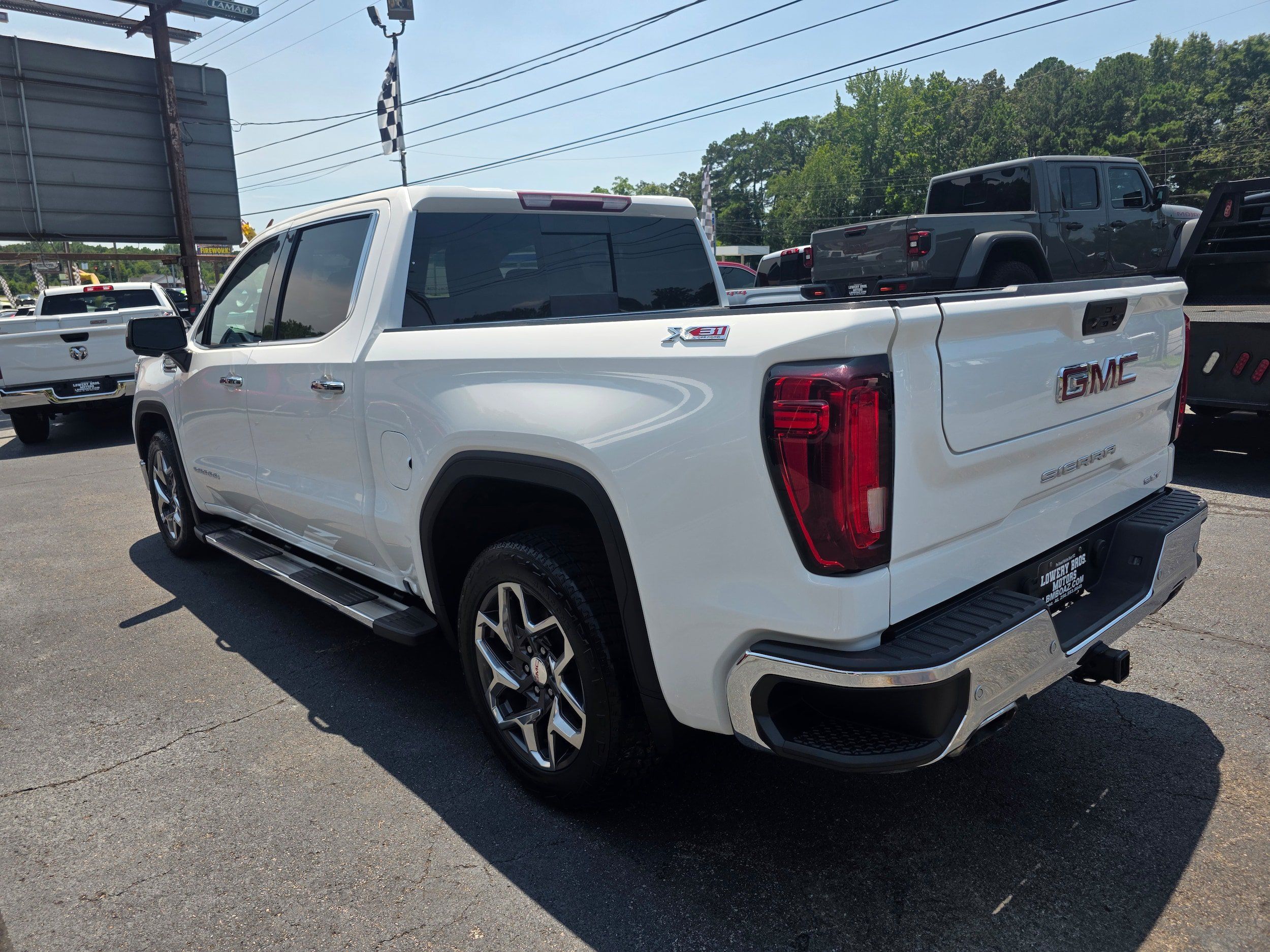 Used 2021 GMC Sierra 1500 SLT w/ SLT Premium Plus Package AWD/4WD image 7
