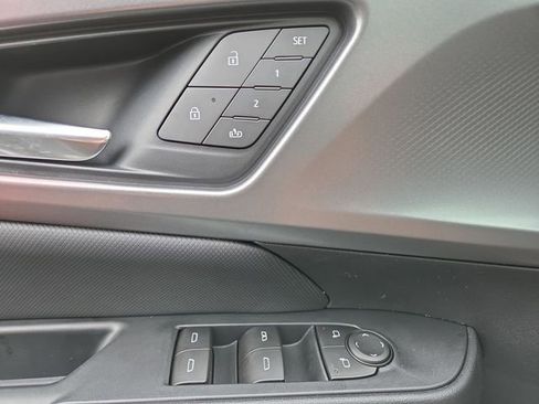 New 2025 Chevrolet Equinox EV RS w/ Convenience Package II image 23