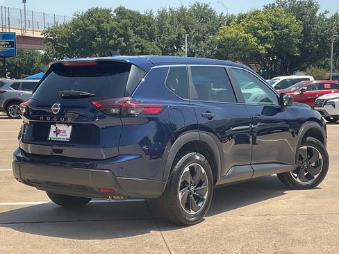 Used 2025 Nissan Rogue SV FWD image 4