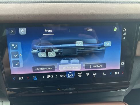Certified 2025 Lincoln Navigator Reserve AWD/4WD image 17