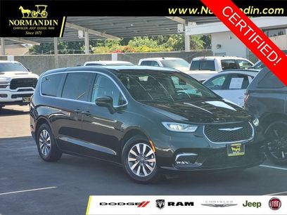 Used 2023 Chrysler Pacifica Touring-L