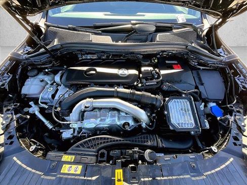 Used 2025 Mercedes-Benz GLA 250 image 11