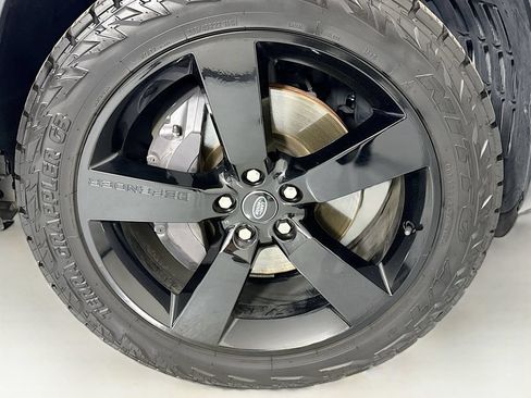 Certified 2023 Land Rover Defender 110 SE AWD/4WD image 32