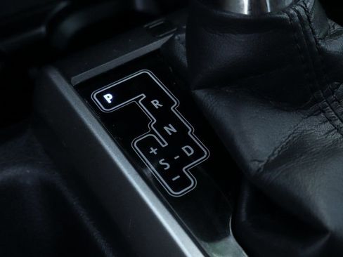 Used 2022 Toyota Tacoma SR5 w/ Technology Package image 32