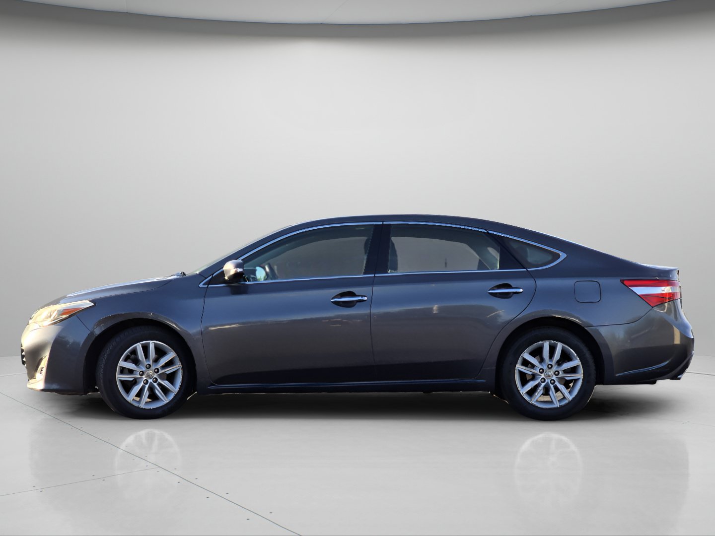 Used 2013 Toyota Avalon XLE FWD image 16