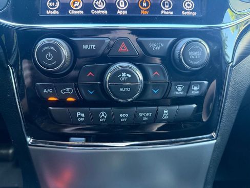 Used 2021 Jeep Grand Cherokee Laredo X AWD/4WD image 21