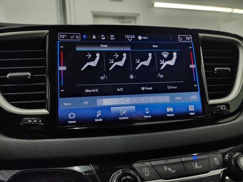 Used 2024 Chrysler Pacifica Touring-L image 48