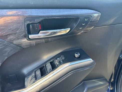 Used 2021 Toyota Highlander Platinum image 5