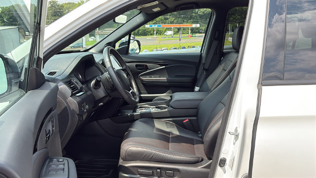 Used 2025 Honda Passport Black Edition image 9