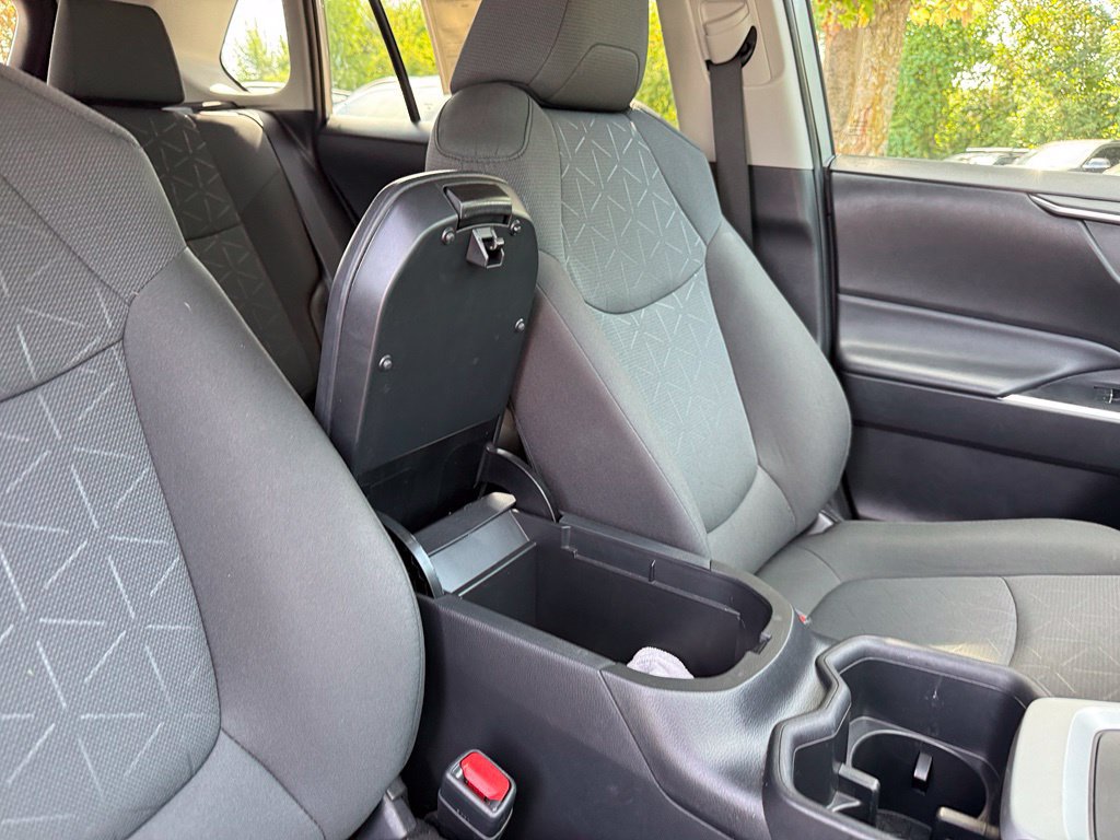 Used 2024 Toyota RAV4 XLE FWD image 44