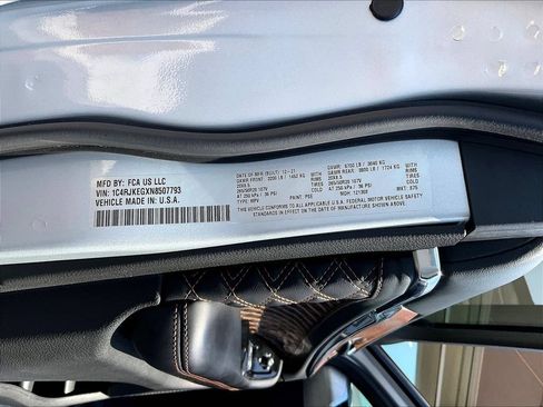 Used 2022 Jeep Grand Cherokee L Summit w/ Luxury Tech Group V AWD/4WD image 19