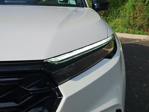 Used 2024 Honda CR-V Sport Touring image 9