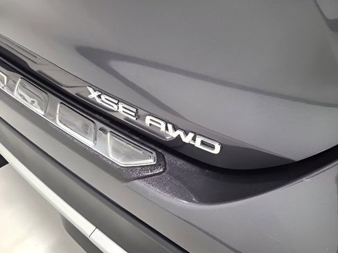 Used 2023 Toyota Highlander XSE AWD/4WD image 8