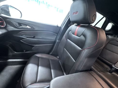 Used 2025 Chevrolet Trax RS w/ Sunroof Package image 34