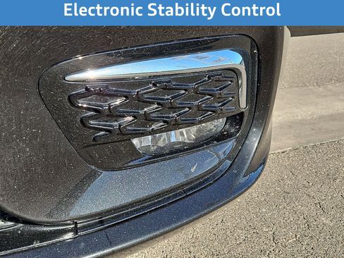 Used 2023 Chrysler Pacifica Touring-L image 13