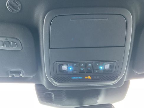 Used 2024 Ford Explorer King Ranch w/ Technology Package image 23