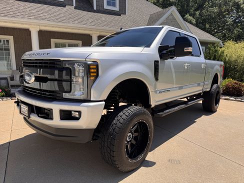 Used 2019 Ford F250 Lariat w/ Lariat Ultimate Package AWD/4WD image 1