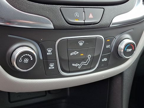 Used 2024 Chevrolet Equinox LS w/ LS Convenience Package FWD image 17
