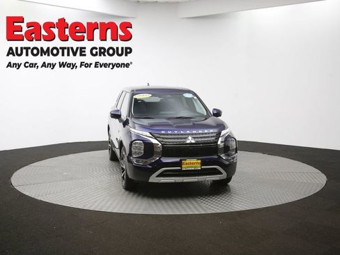 Used 2023 Mitsubishi Outlander SE image 49