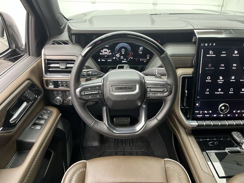 Certified 2025 GMC Yukon XL Denali Ultimate w/ LPO, Floor Liner Package AWD/4WD image 17