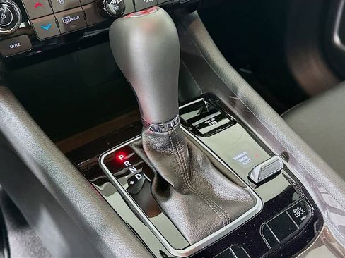 Used 2024 Jeep Compass Latitude image 19