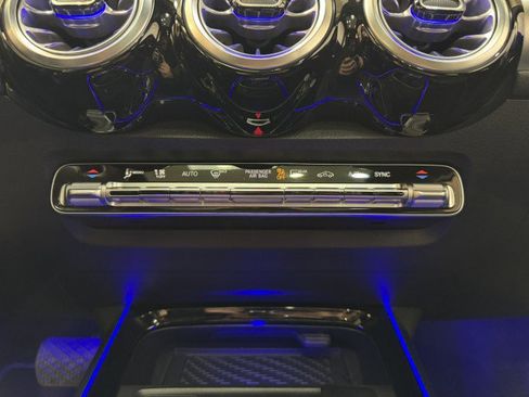 Certified 2025 Mercedes-Benz GLB 250 image 17