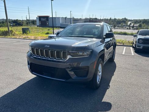 Used 2025 Jeep Grand Cherokee Laredo X RWD image 5