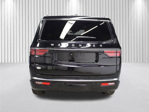 Used 2025 Jeep Wagoneer Series II image 4