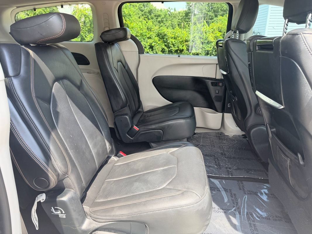 Used 2017 Chrysler Pacifica Touring-L Plus FWD image 14