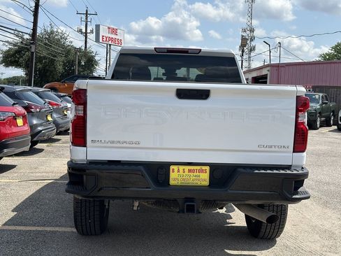Used 2024 Chevrolet Silverado 2500 Custom w/ Custom Convenience Package image 2