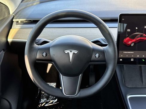 Used 2021 Tesla Model Y Long Range image 8