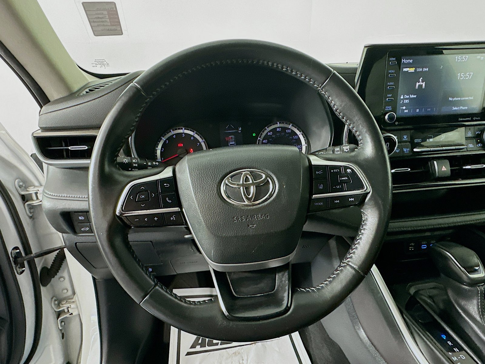 Used 2022 Toyota Highlander LE FWD image 12