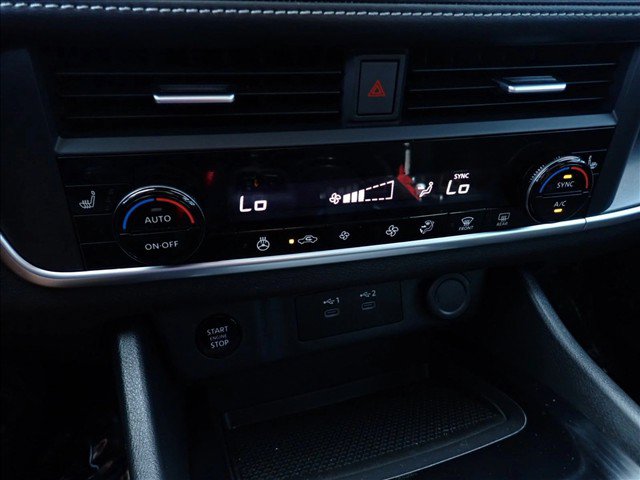 Used 2024 Nissan Rogue SV w/ SV Premium Package FWD image 22