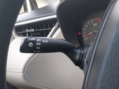 Used 2022 Toyota Corolla Cross L image 24