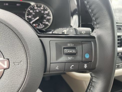 Used 2024 Nissan Pathfinder SL AWD/4WD image 20