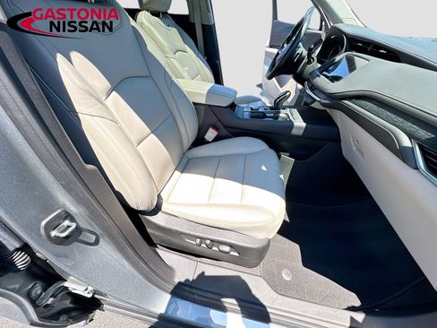 Used 2023 Cadillac XT4 Premium Luxury w/ Cold Weather Package FWD image 35