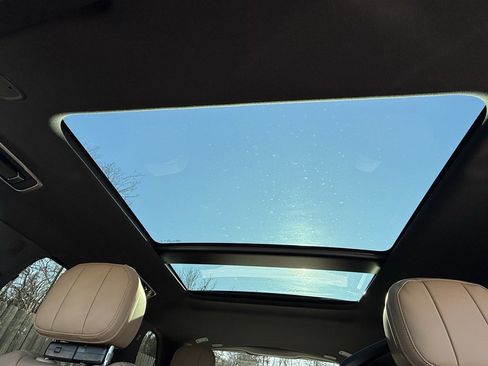 New 2025 Land Rover Range Rover Sport SE image 28