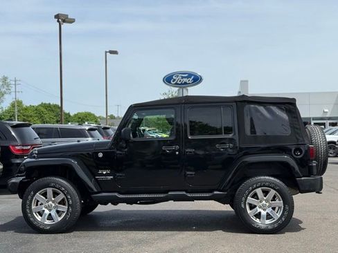 Used 2018 Jeep Wrangler Unlimited Sahara AWD/4WD image 40