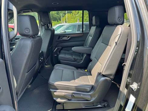 Used 2025 GMC Yukon XL Denali AWD/4WD image 37
