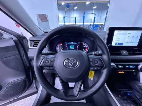 Used 2024 Toyota RAV4 LE AWD/4WD image 15