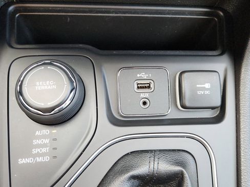 Used 2021 Jeep Cherokee Latitude Lux w/ Trailer Tow Group image 18