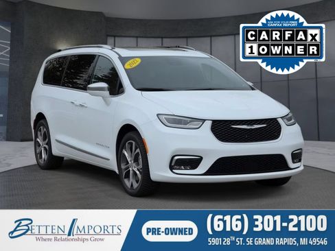Used 2022 Chrysler Pacifica Pinnacle AWD/4WD image 1