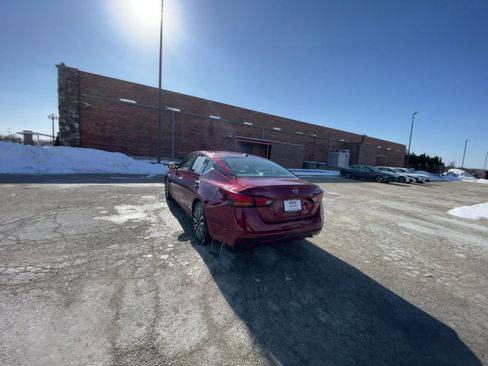 Used 2025 Nissan Altima 2.5 SV image 16