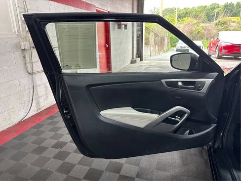 Used 2014 Hyundai Veloster w/ Technology Package 03 FWD image 19