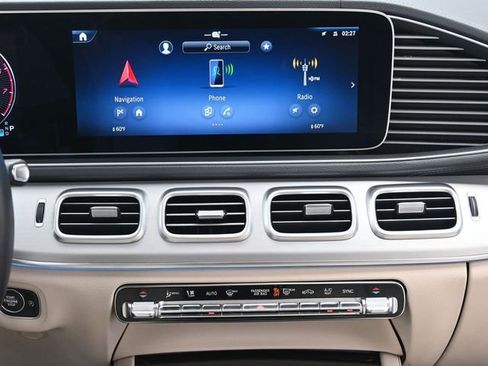 Used 2025 Mercedes-Benz GLS 450 4MATIC image 31