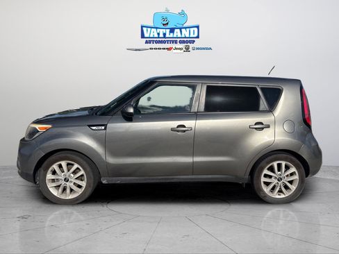 Used 2018 Kia Soul + FWD image 23