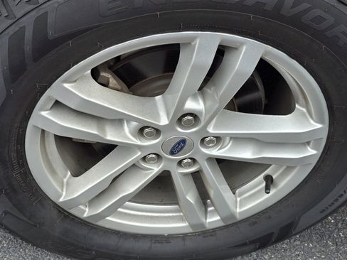 Used 2023 Ford Explorer 4WD image 10